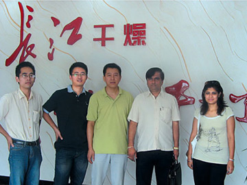 國(guó)外客商前來(lái)垂購(gòu)設(shè)備